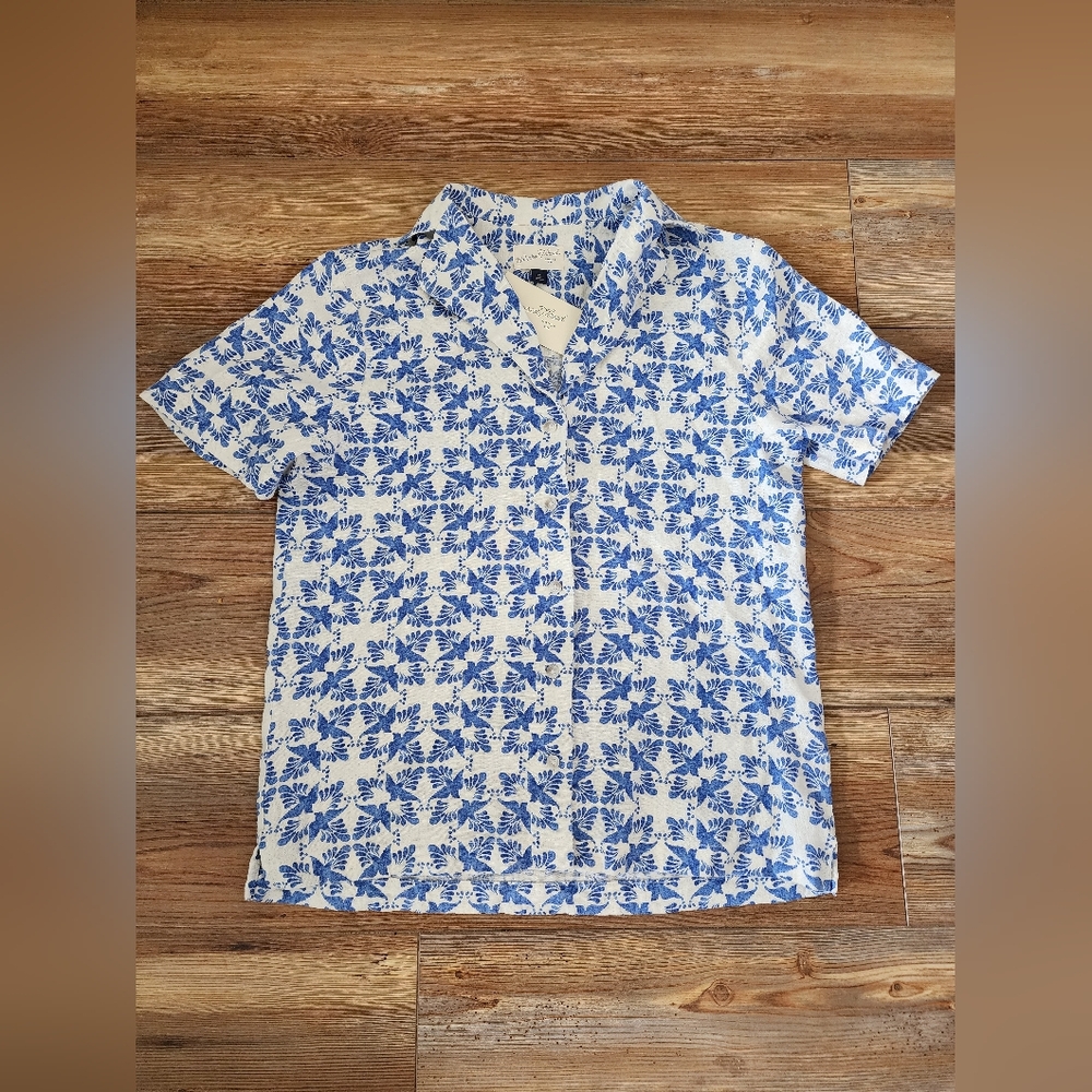 Universal Thread Top Women's XS Blue Print Short Sleeve Camp Shirt NEW